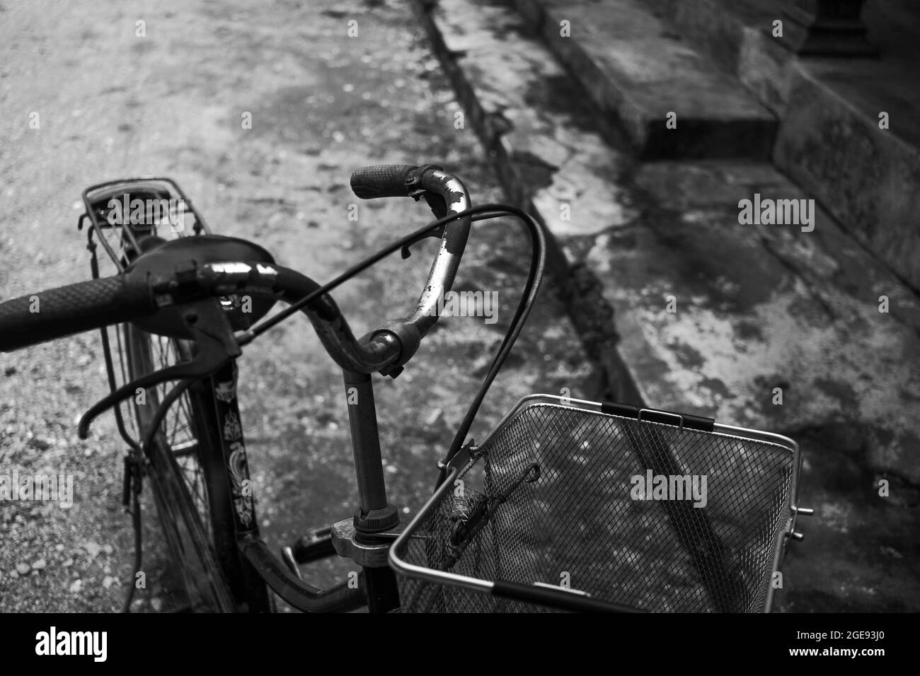 Bike basket cycle Black and White Stock Photos & Images - Alamy