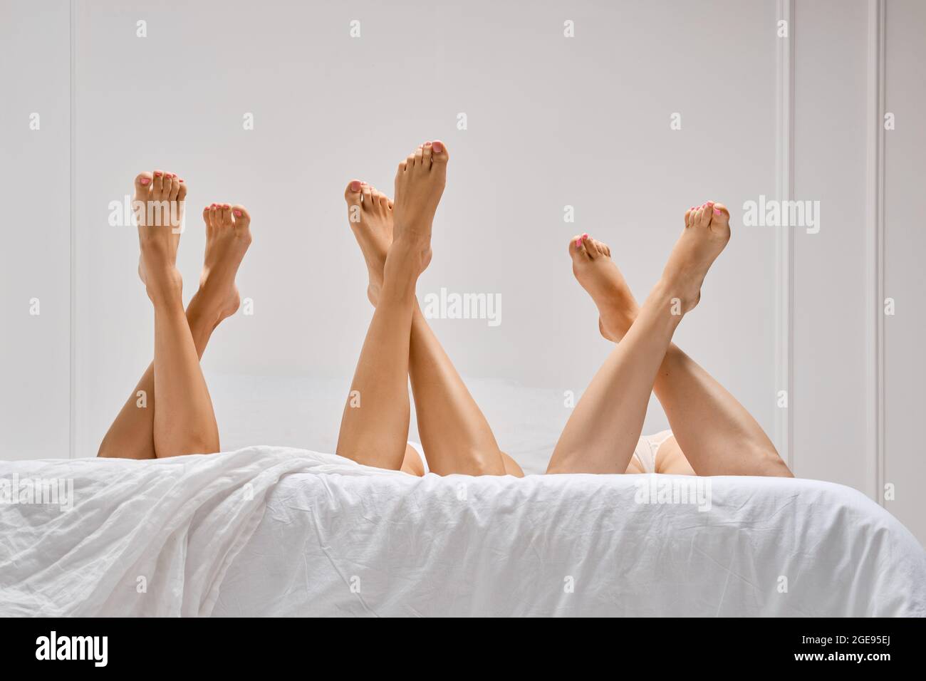 3 legged bed discount