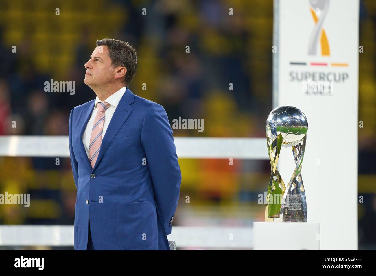 Christian SEIFERT, CEO, managing director DFL Deutsche Fußball Liga GmbH, DFL board member, with trophy in the Final DFL Super Cup match BORUSSIA DORTMUND - FC BAYERN MÜNCHEN 1-3 on August 17, 2021 in Dortmund, Germany  Season 2020/2021, BVB, Muenchen, Munich, Bavaria © Peter Schatz / Alamy Live News    - DFL REGULATIONS PROHIBIT ANY USE OF PHOTOGRAPHS as IMAGE SEQUENCES and/or QUASI-VIDEO - Stock Photo