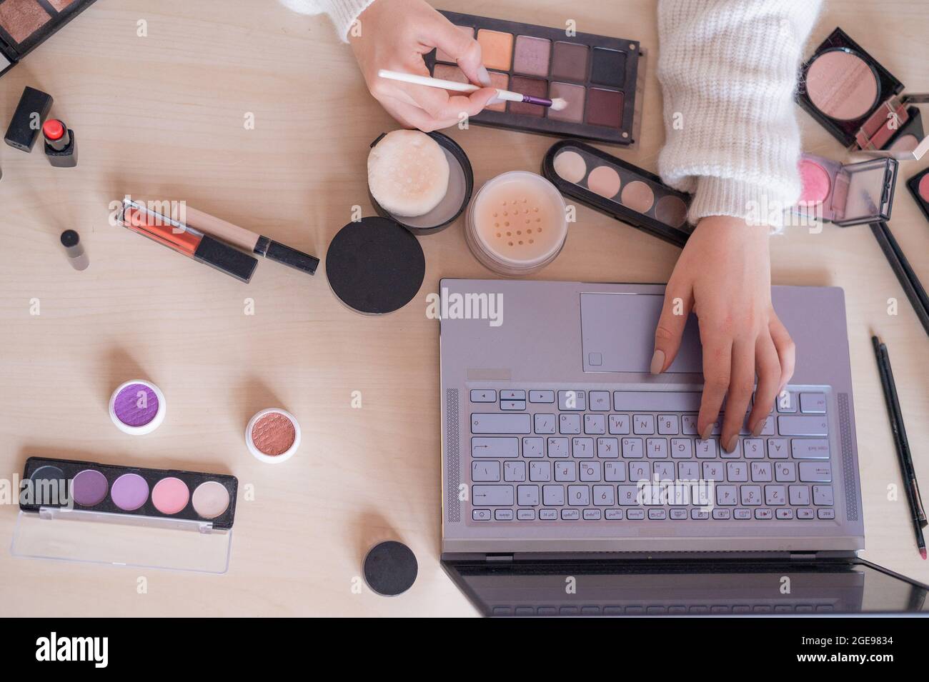 Online makeup tutorials. A woman watches a video training herself as a  makeup artist on a laptop Stock Photo - Alamy