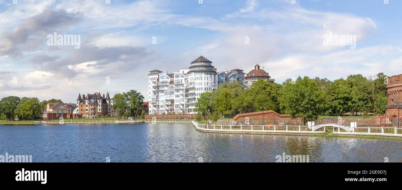 Embankment pond in park hi-res stock photography and images - Alamy