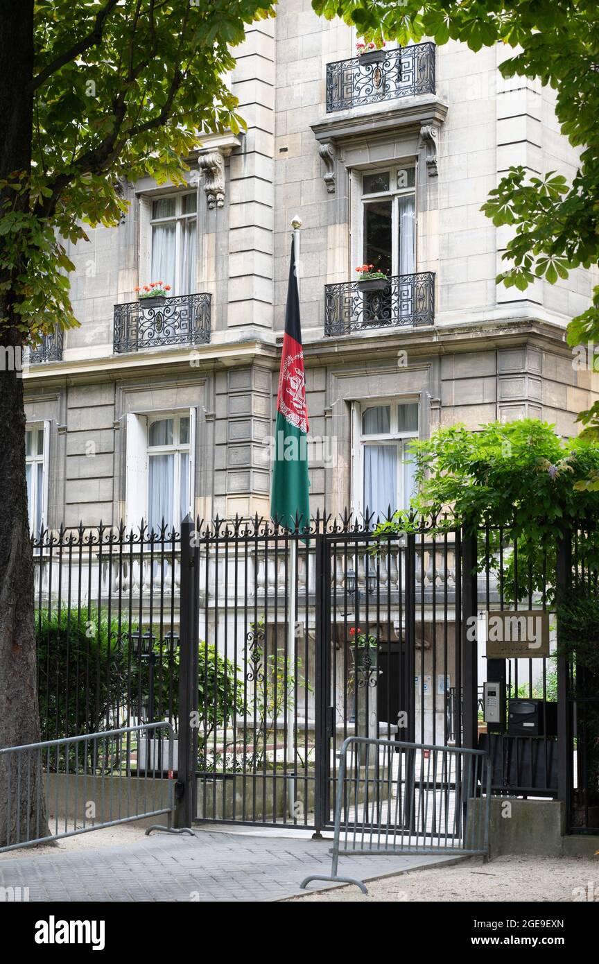 The pre-Taliban flag still hangs at the Afghan Embassy on August 18, 2021  in Paris, France, despite the Taliban's stunning military takeover of  Afghanistan. Photo by Laurent zabulon/ABACAPRESS.COM Stock Photo - Alamy