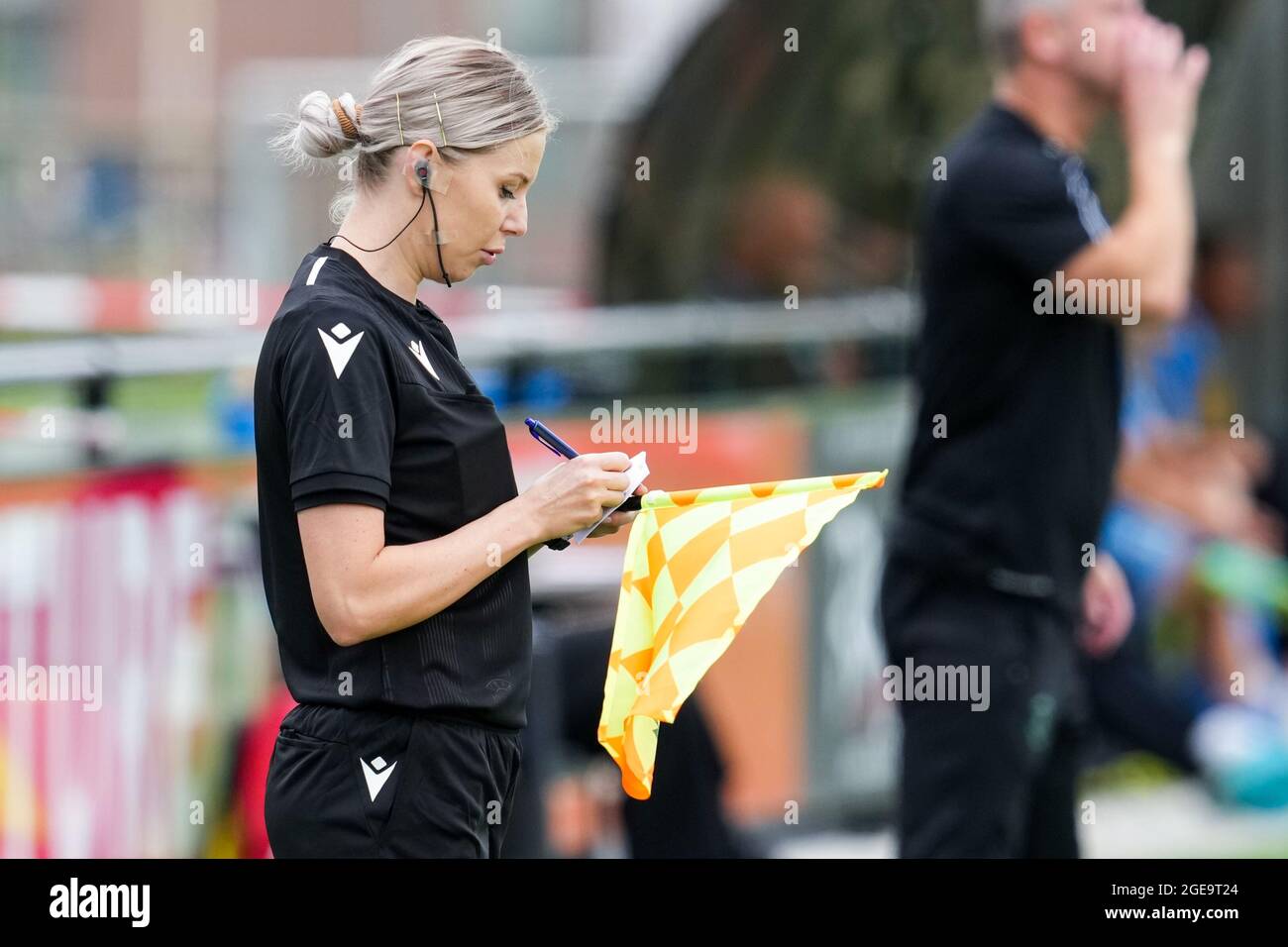 ENSCHEDE, NETHERLANDS - AUGUST 18: Assistant referee Daniela Constantinescu during the UEFA Women's Champions League First Qualifying Round match between ZFK Spartak Subotica and Peamount United FC at Sportclub Enschede on August 18, 2021 in Enschede, Netherlands (Photo by Rene Nijhuis/Orange Pictures) Credit: Orange Pics BV/Alamy Live News Stock Photo