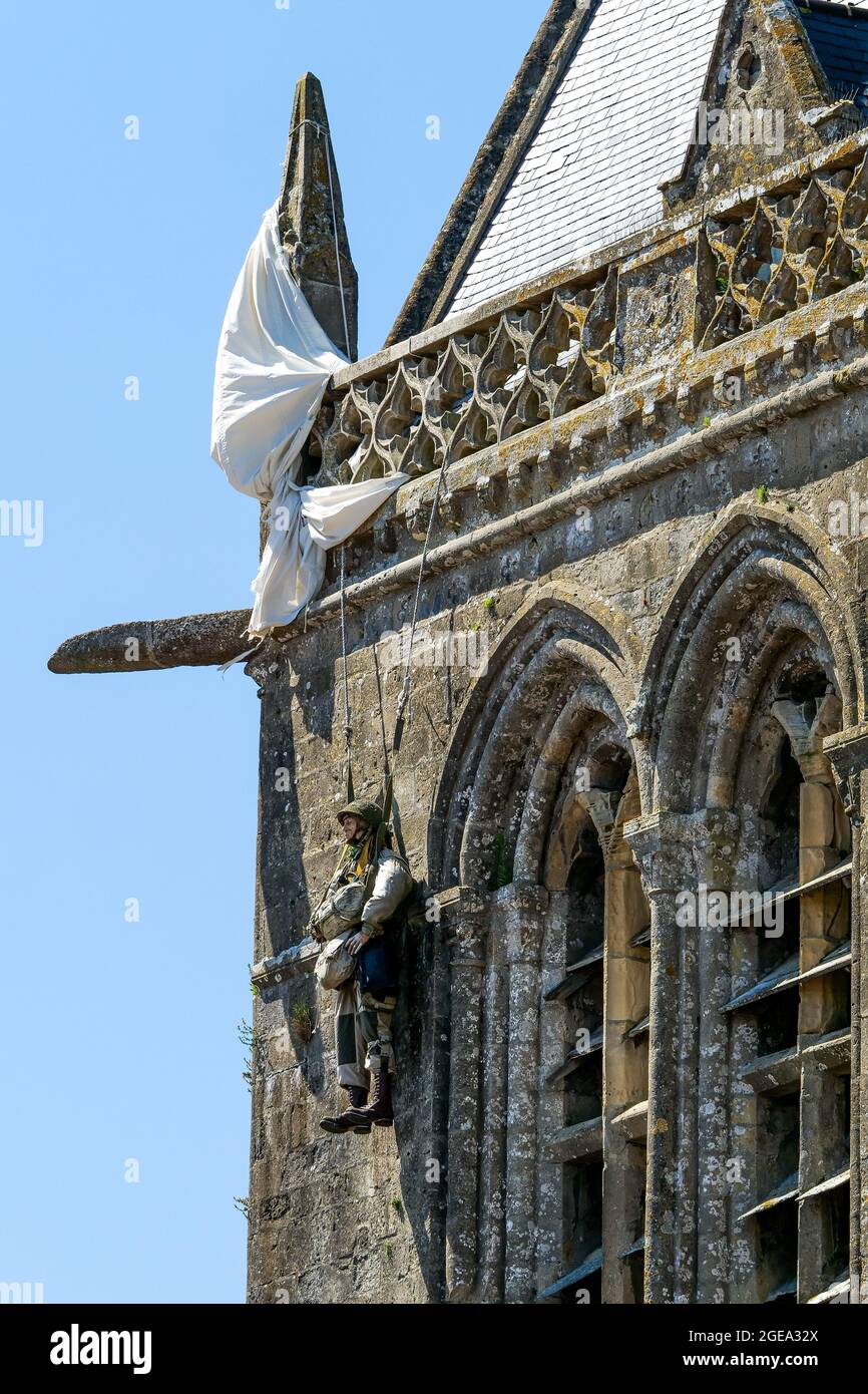 Homage to the american WWII paratroopers, SainteMere Eglise, Manche