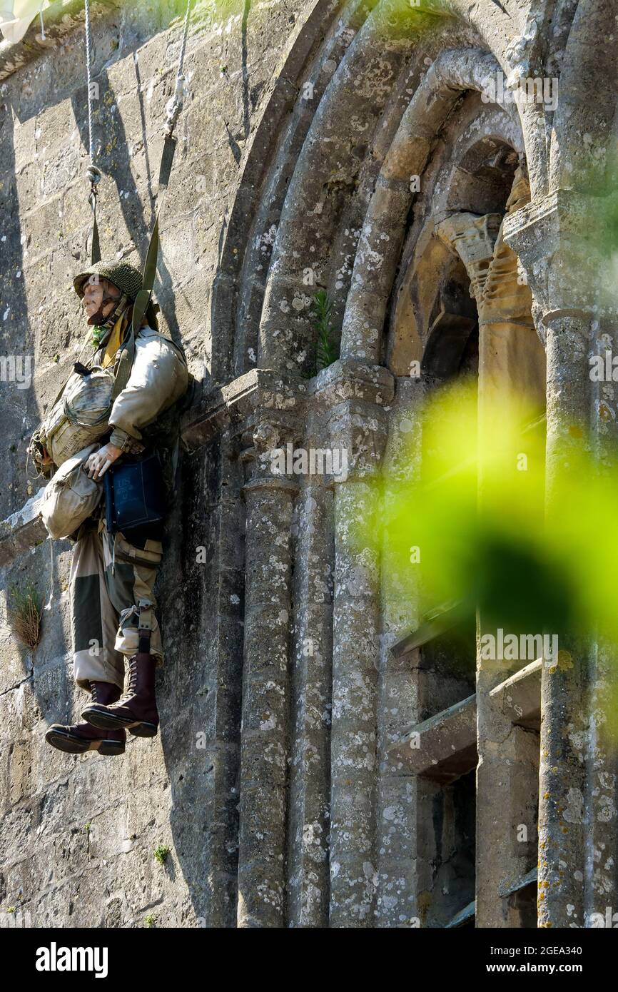Homage to the american WWII paratroopers, SainteMere Eglise, Manche