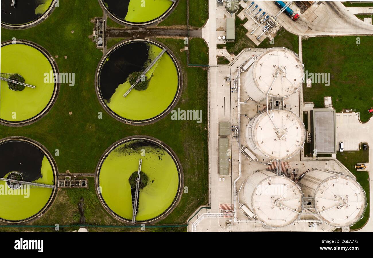 Aerial view of the tanks of a UK sewage and water treatment plant enabling the discharge and re-use of waste water Stock Photo