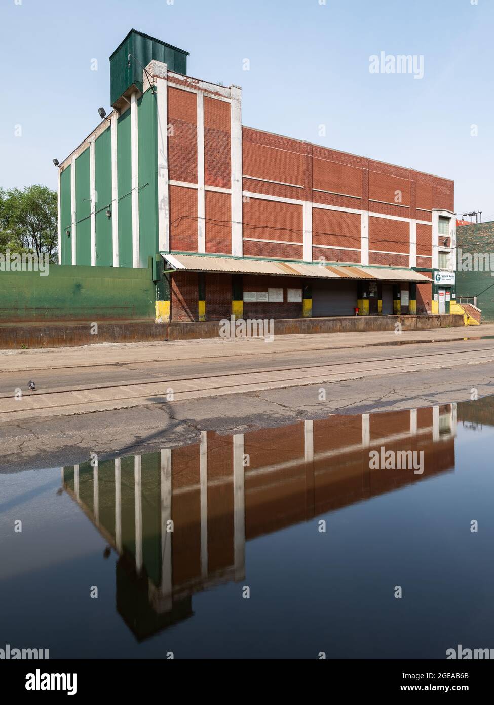 Industrial building along the Chicago river in the Lincoln Park