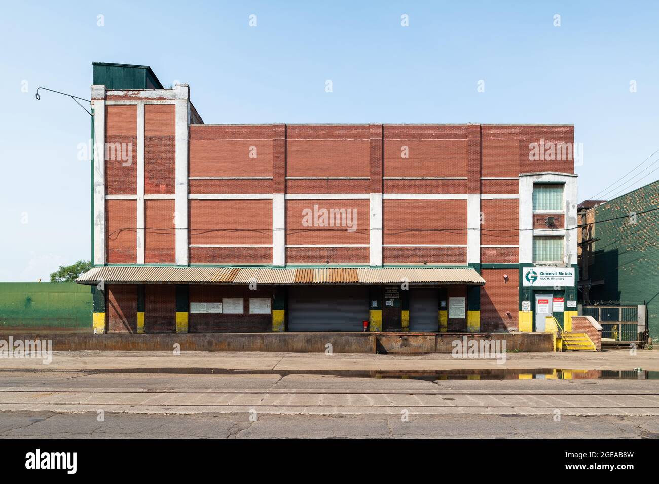 Industrial building along the Chicago river in the Lincoln Park