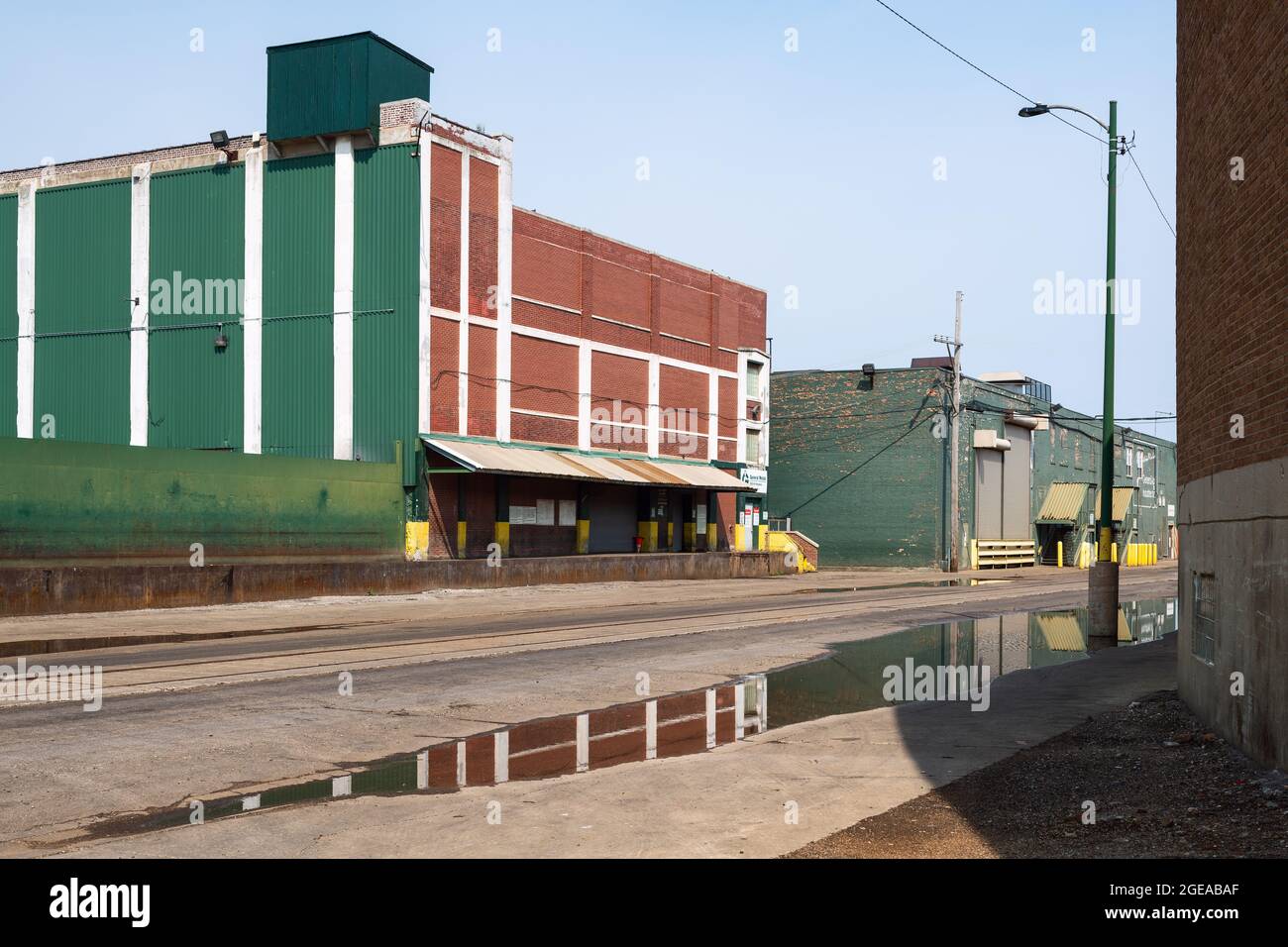 Industrial building along the Chicago river in the Lincoln Park