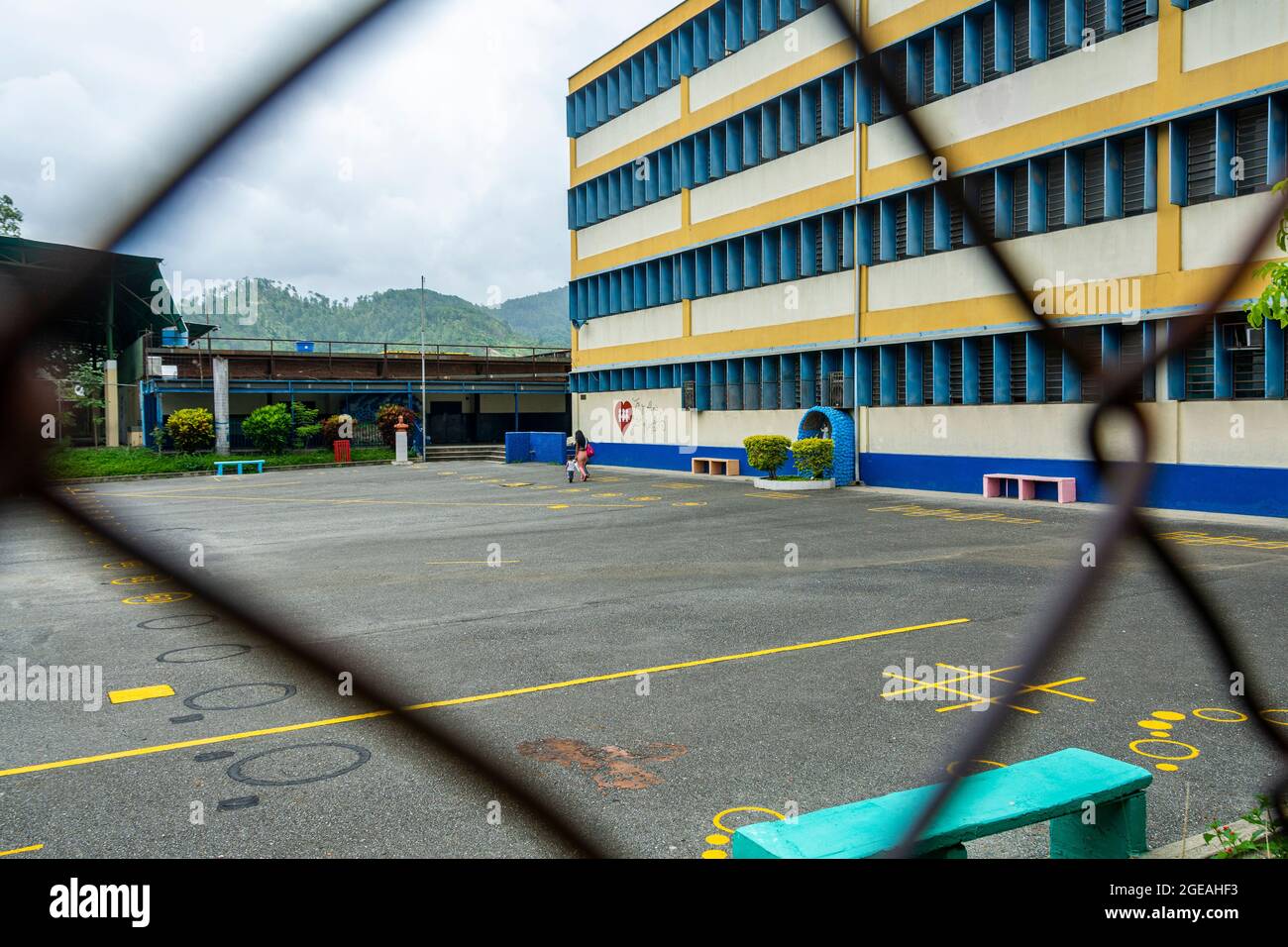 Empty high school classroom hi-res stock photography and images - Alamy