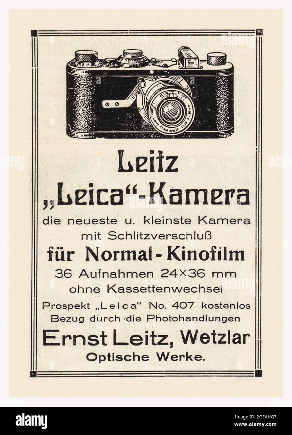 Vintage LEICA A 35mm camera press advertisement poster 1920's original revolutionary 35mm German camera made by Ernst Leitz in Wetzlar Germany. The Leitz Leica 1(A) was the first commercially available Leica 35mm camera. The Leica, designed by Oscar Barnack, was announced in 1924 and first sold to the public in 1925. The Leica was an immediate success and was responsible for popularizing 35mm film photography. 'prospectus leica no 407 available free of charge from photo dealers' Ernst Leitz Wetzlar Optical Works Stock Photo