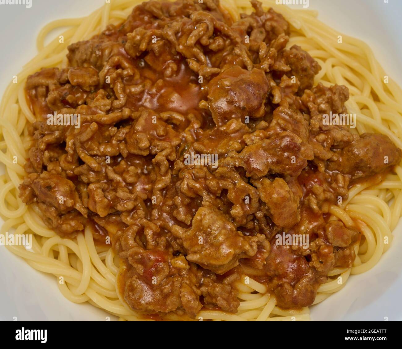 Food, Deutschland, Spaghetti Bolognese in einer weißen Schüssel, von Oben fotografiert. Stock Photo