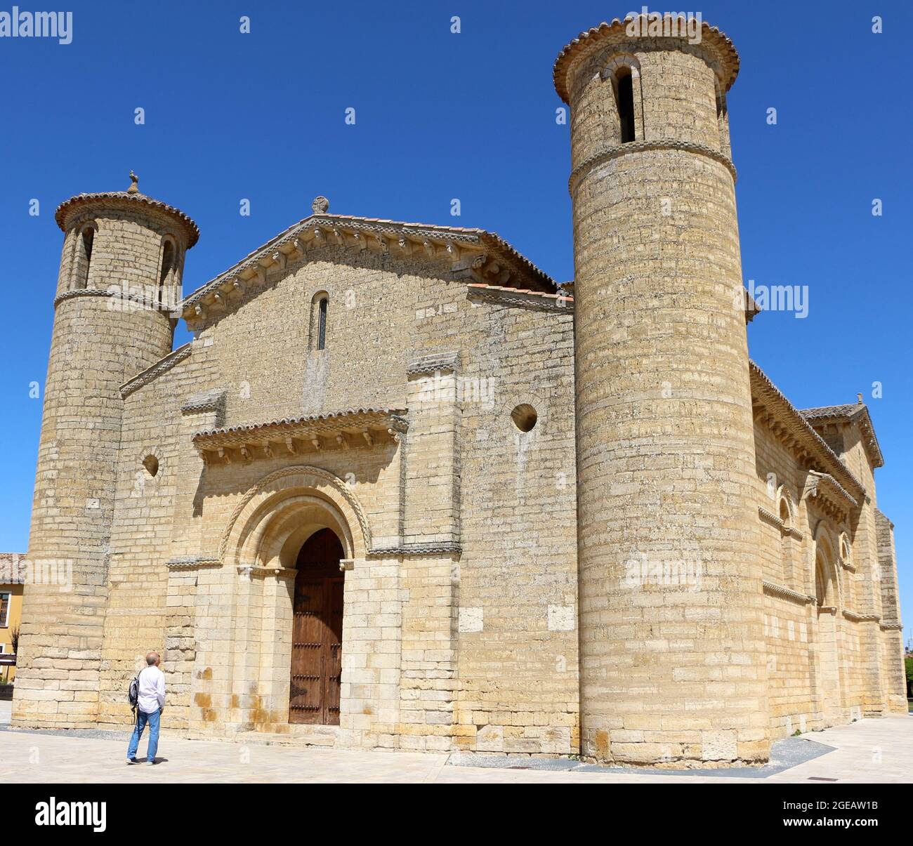 Romanesque Architecture 11th Century Hi res Stock Photography And romanesque-architecture-11th-century-hi-res-stock-photography-and