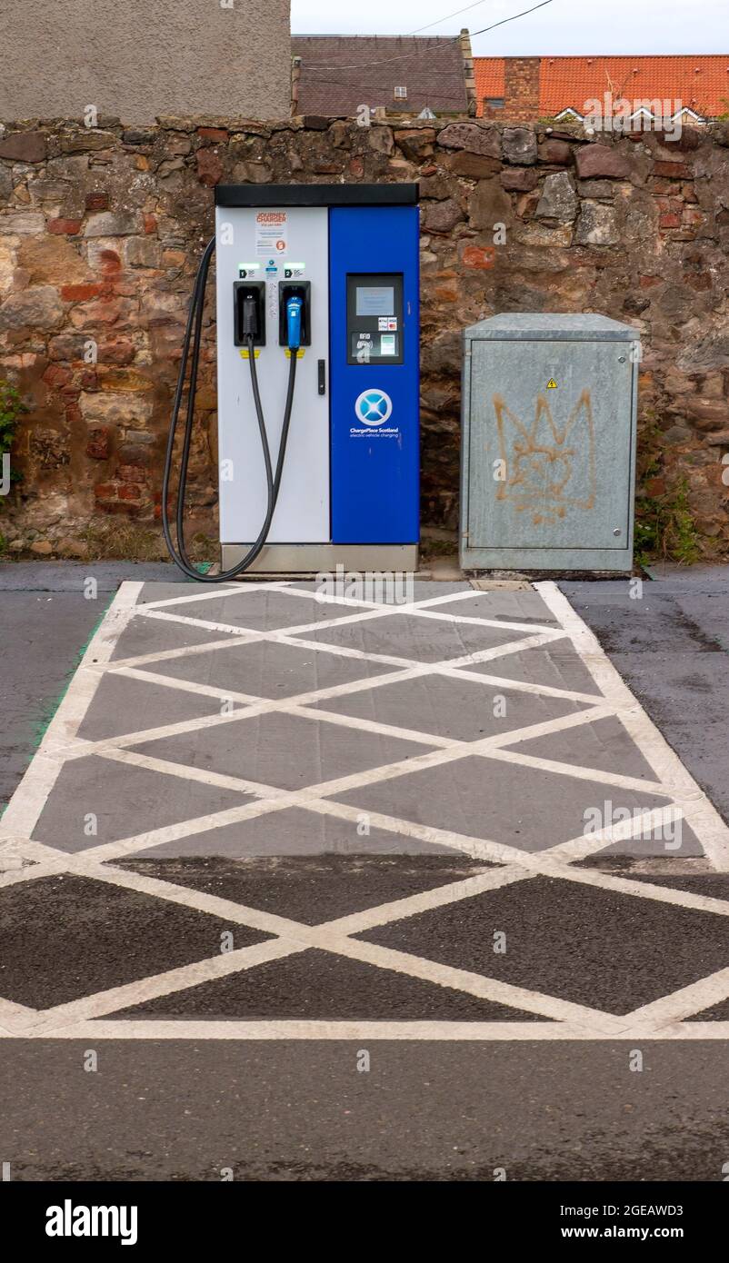 Electric vehicle charging points hires stock photography and images