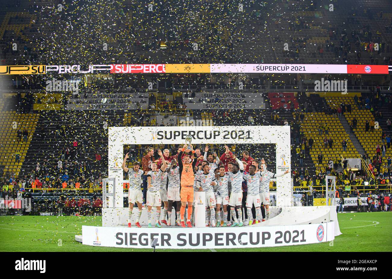 jubilation Team M with the Supercup Cup held by goalwart Manuel NEUER (M), Soccer Supercup Final, Borussia Dortmund (DO) - FC Bayern Munich (M) 1: 3, on August 17, 2021 in Dortmund/Germany. #DFL regulations prohibit any use of photographs as image sequences and/or quasi-video # Â Stock Photo