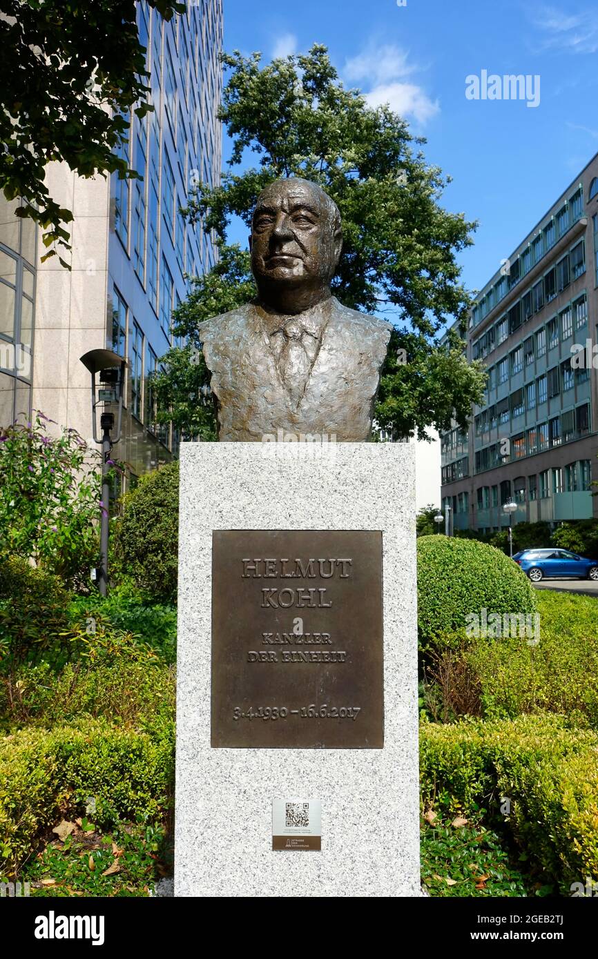 Bust of Helmut Kohl, Moabit, Berlin Stock Photo