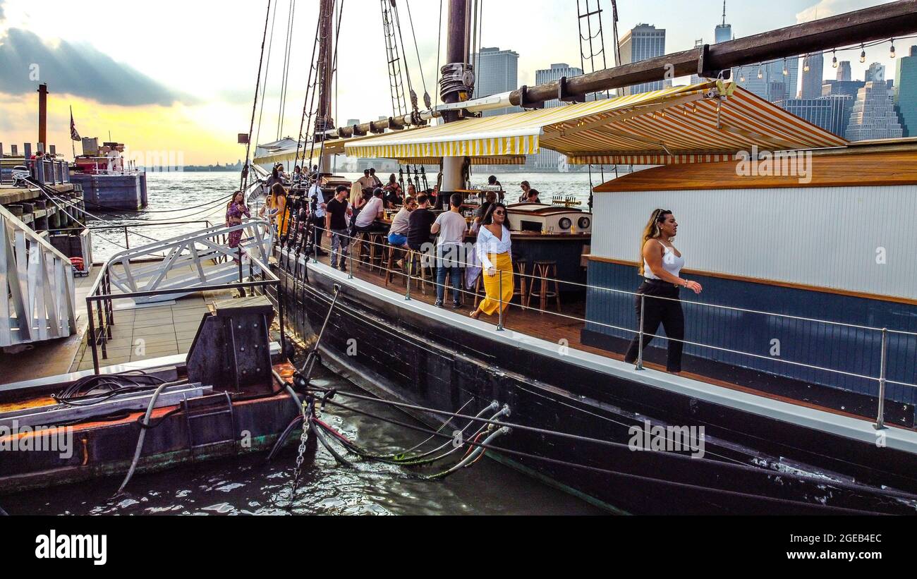 Pilot Restaurant, Brooklyn Bridge Park Pier 6, Brooklyn, New York, USA