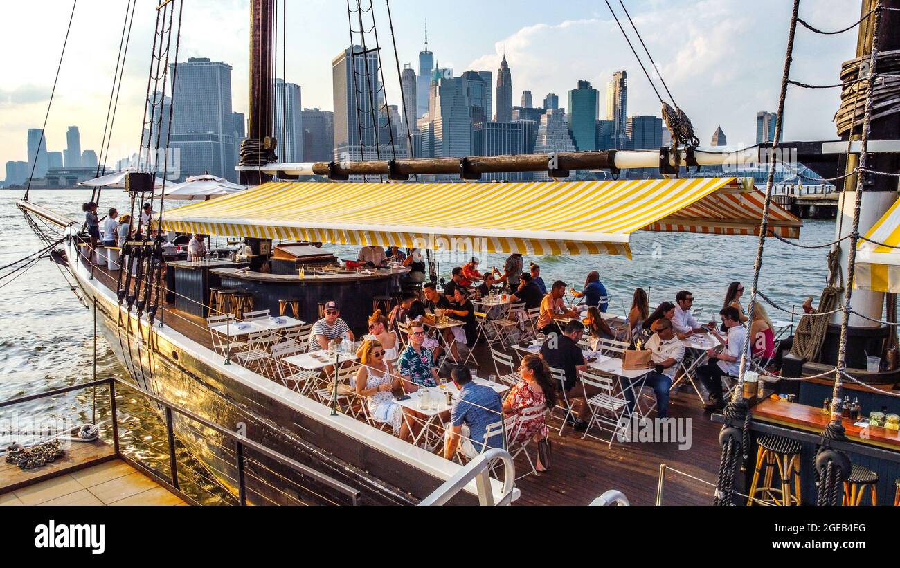 Pilot Restaurant, Brooklyn Bridge Park Pier 6, Brooklyn, New York, USA
