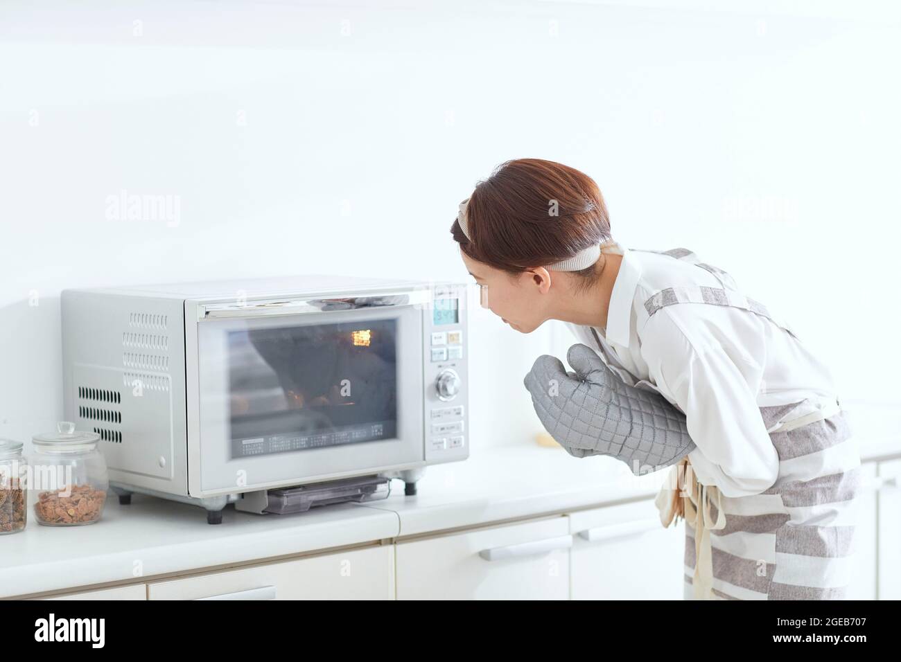 Japanese woman cooking at home Stock Photo - Alamy