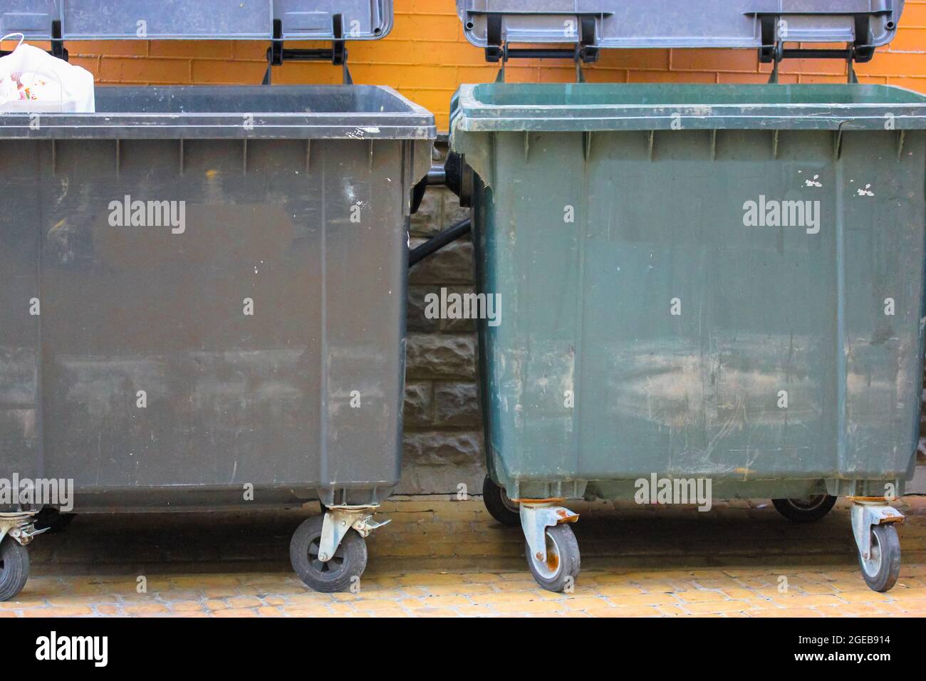 Wheeled trashbin hires stock photography and images Alamy