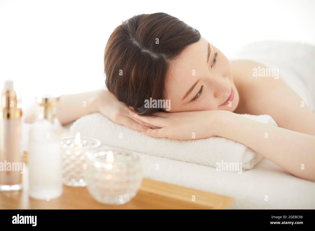 Japanese woman relaxing at a spa Stock Photo - Alamy