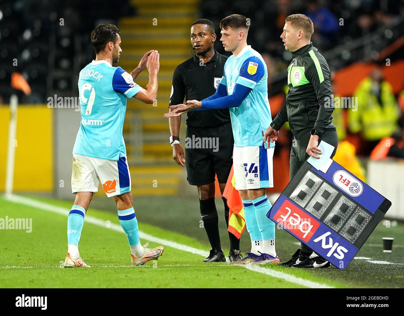 Derby County's Sam Baldock (left) is substituted off for team-mate Jack Stretton during the Sky Bet Championship match at the MKM Stadium, Hull. Picture date: Wednesday August 18, 2021. Stock Photo
