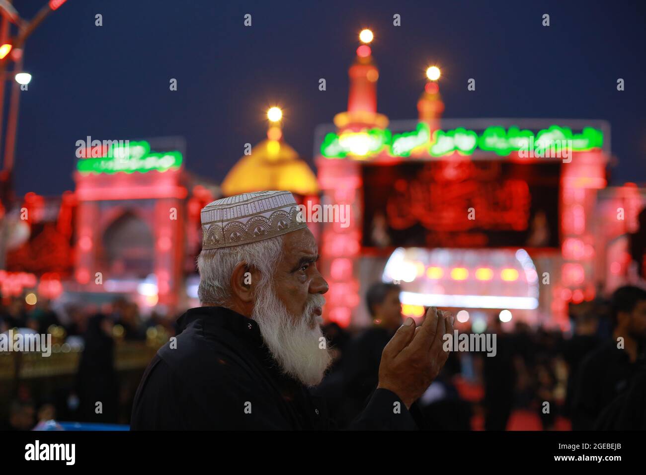 Karbala, Iraq. 18th Aug, 2021. An Iraqi Shiite Muslim man takes part in the mourning procession on the eve of Ashura Day, held on the 9th day of the month of Muharram, the first month of the Islamic calendar, at the Imam Abbas shrine in Iraq's holy city of Karbala. Muharram is considered a month of mourning and remembrance for Shiite Muslims around the world, in which they commemorate the martyrdom of the grandson of the Islamic prophet Mohammad, Husayn ibn Ali, who was killed in the 7th century Battle of Karbala. Credit: Ameer Al Mohammedaw/dpa/Alamy Live News Stock Photo