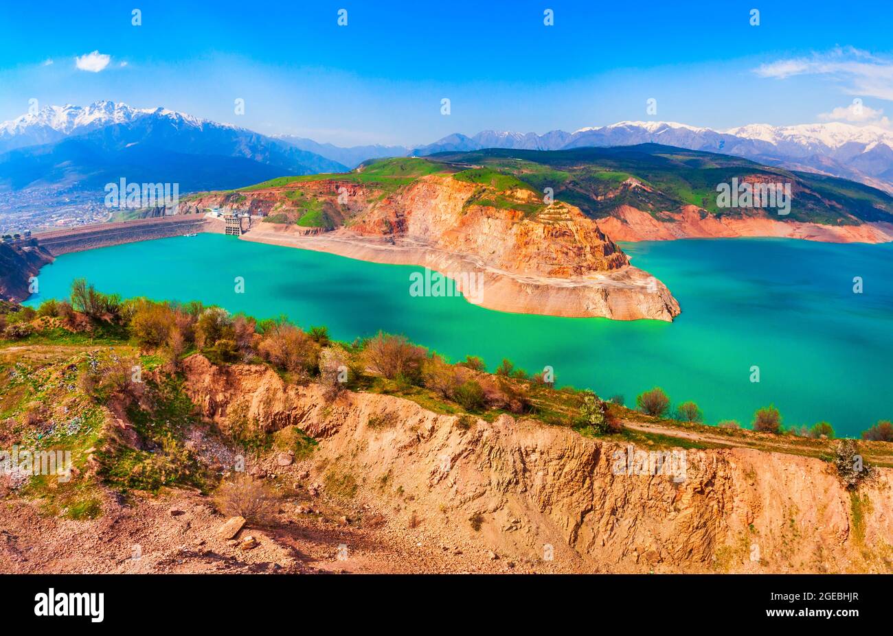 Lake Charvak or Chorvoq is a water reservoir in Chimgan region, Tian Shan  or Tengri Tagh mountain range near Taskent city in Uzbekistan Stock Photo -  Alamy