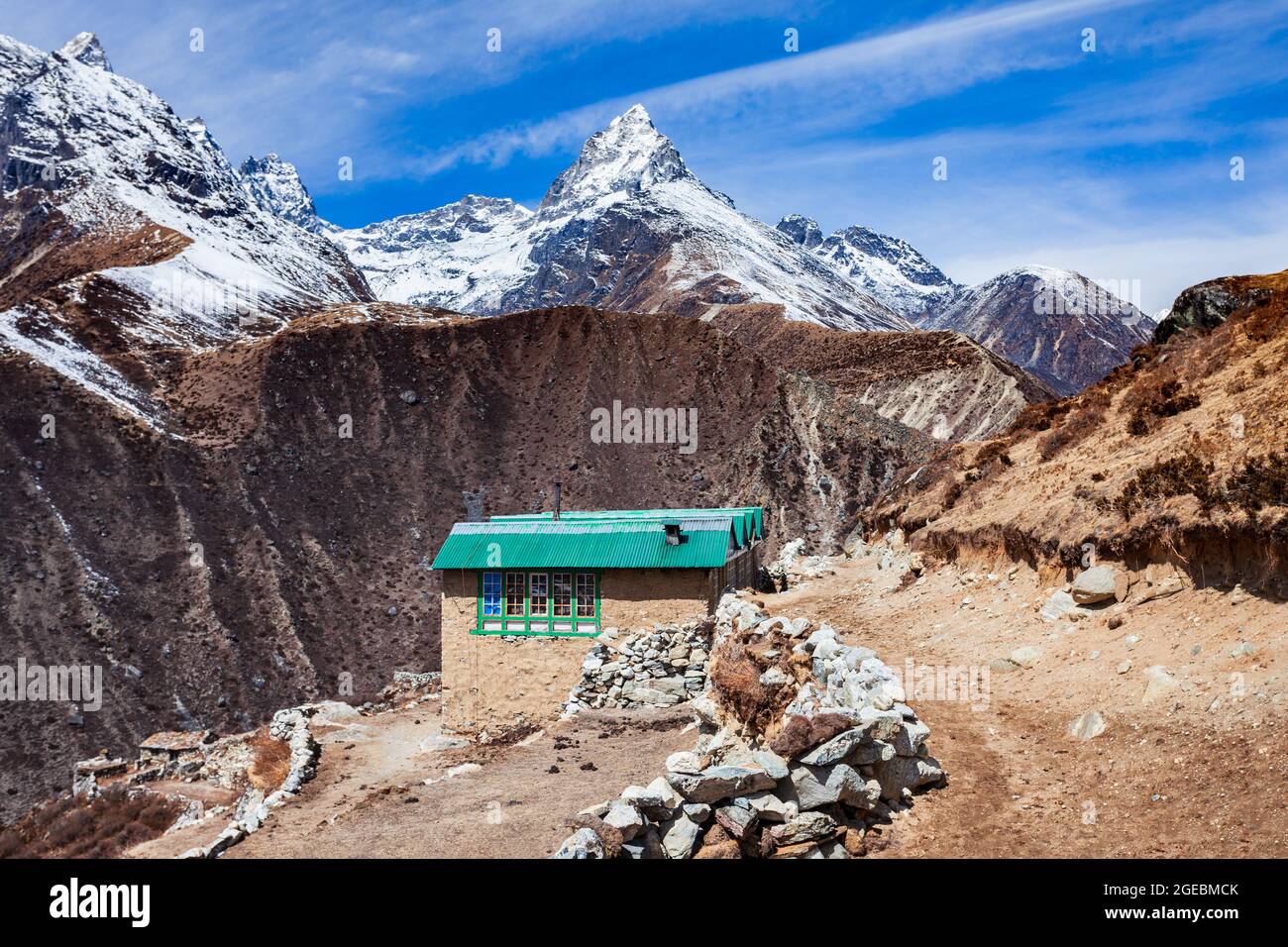 Scenic mountain house landscape in Everest or Khumbu region in Himalaya in Nepal Stock Photo