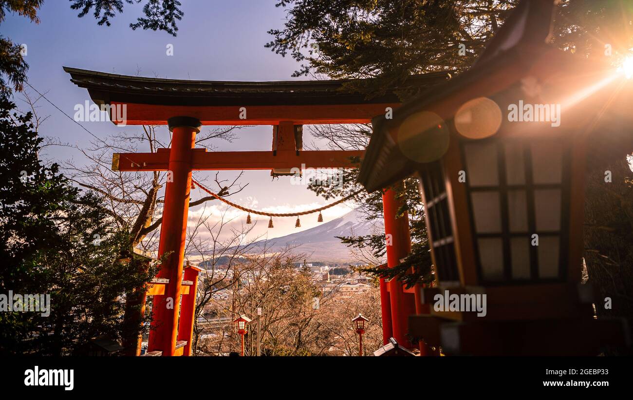 Torii tori gate door hi-res stock photography and images - Alamy