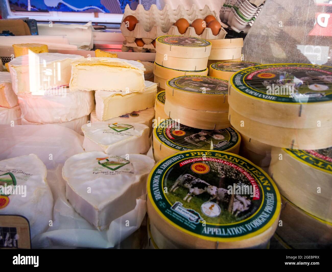 Cheese on a cheese maker stall, open air market, Saint-Vaast la Hougue, Manche department, Cotentin, Normandy region, France Stock Photo