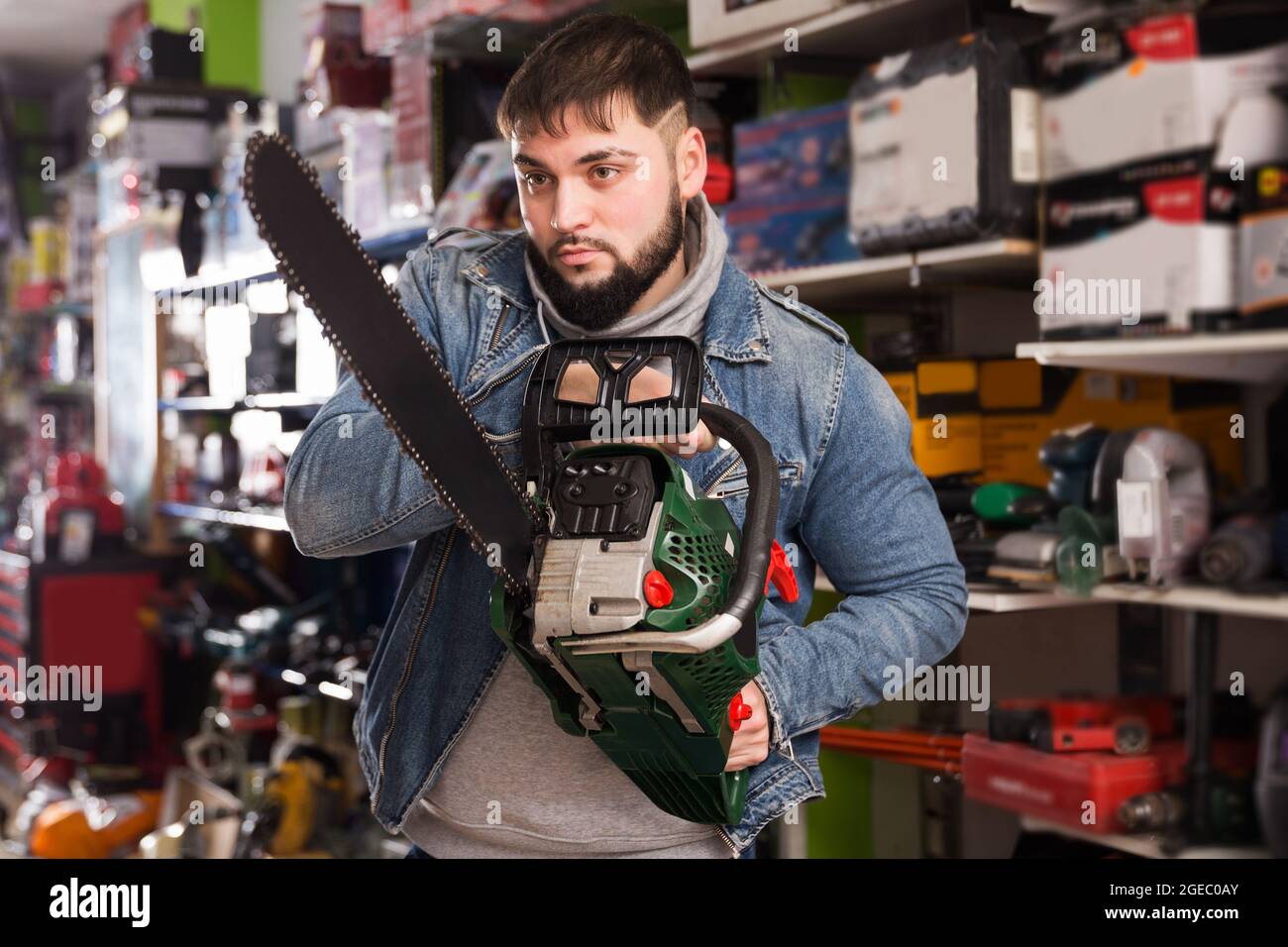 Chainsaw shelf hi-res stock photography and images - Alamy