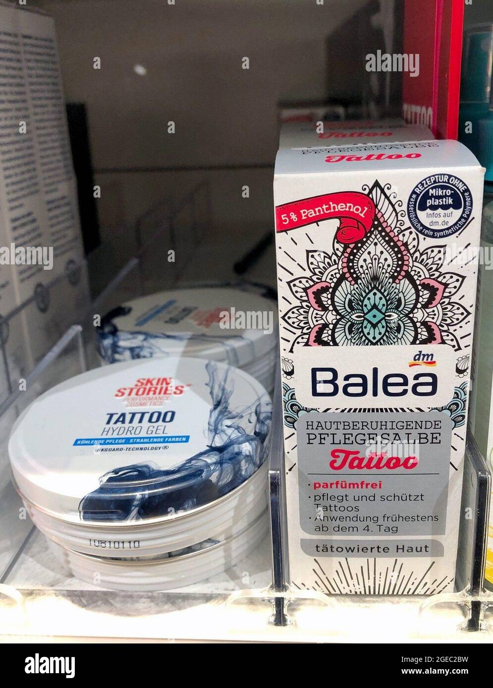 Skin Care Products Shelves High Resolution Stock Photography And Images Alamy