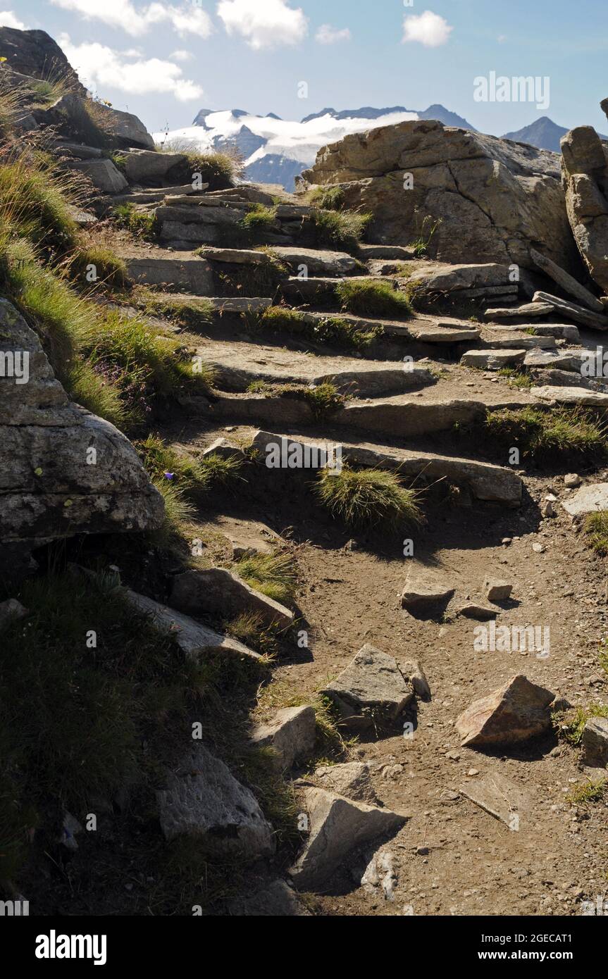 Sentiero natura hi-res stock photography and images - Alamy