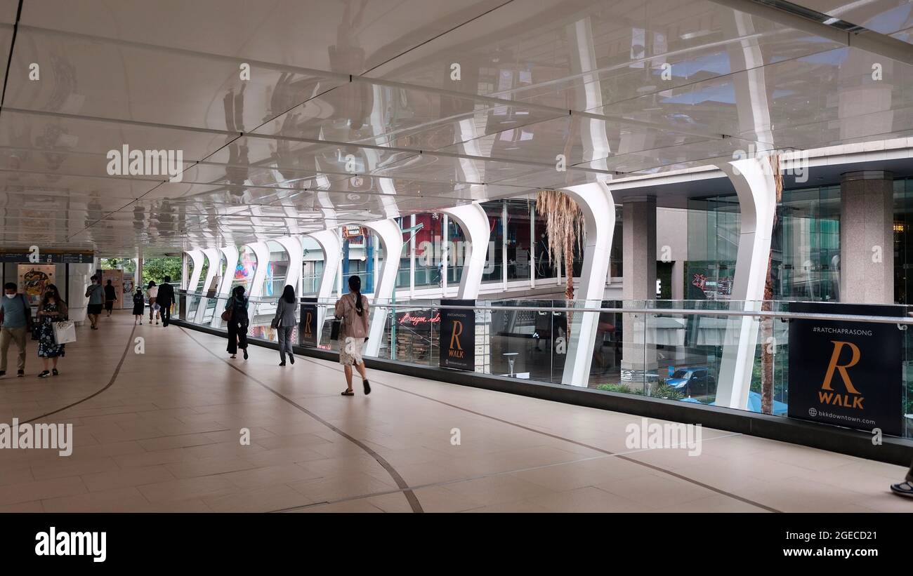 Bts Skytrain Skywalk Chit Lom To Siam Station Area Stock Photo Alamy Bts Skytrain Skywalk Chit Lom To Siam Station Area Stock Photo Alamy