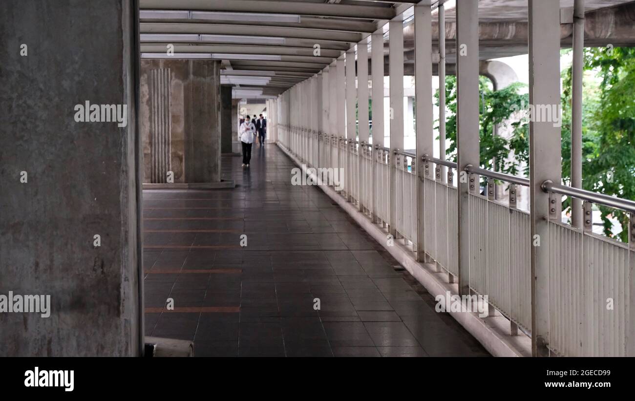 Bts Skytrain Skywalk Chit Lom To Siam Station Area Stock Photo Alamy Bts Skytrain Skywalk Chit Lom To Siam Station Area Stock Photo Alamy
