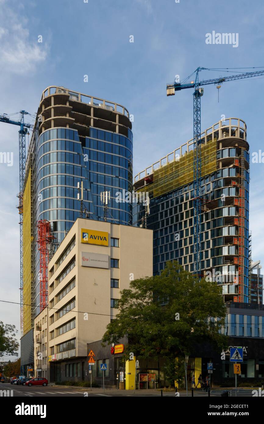 Global office park skyscraper complex hi-res stock photography and ...