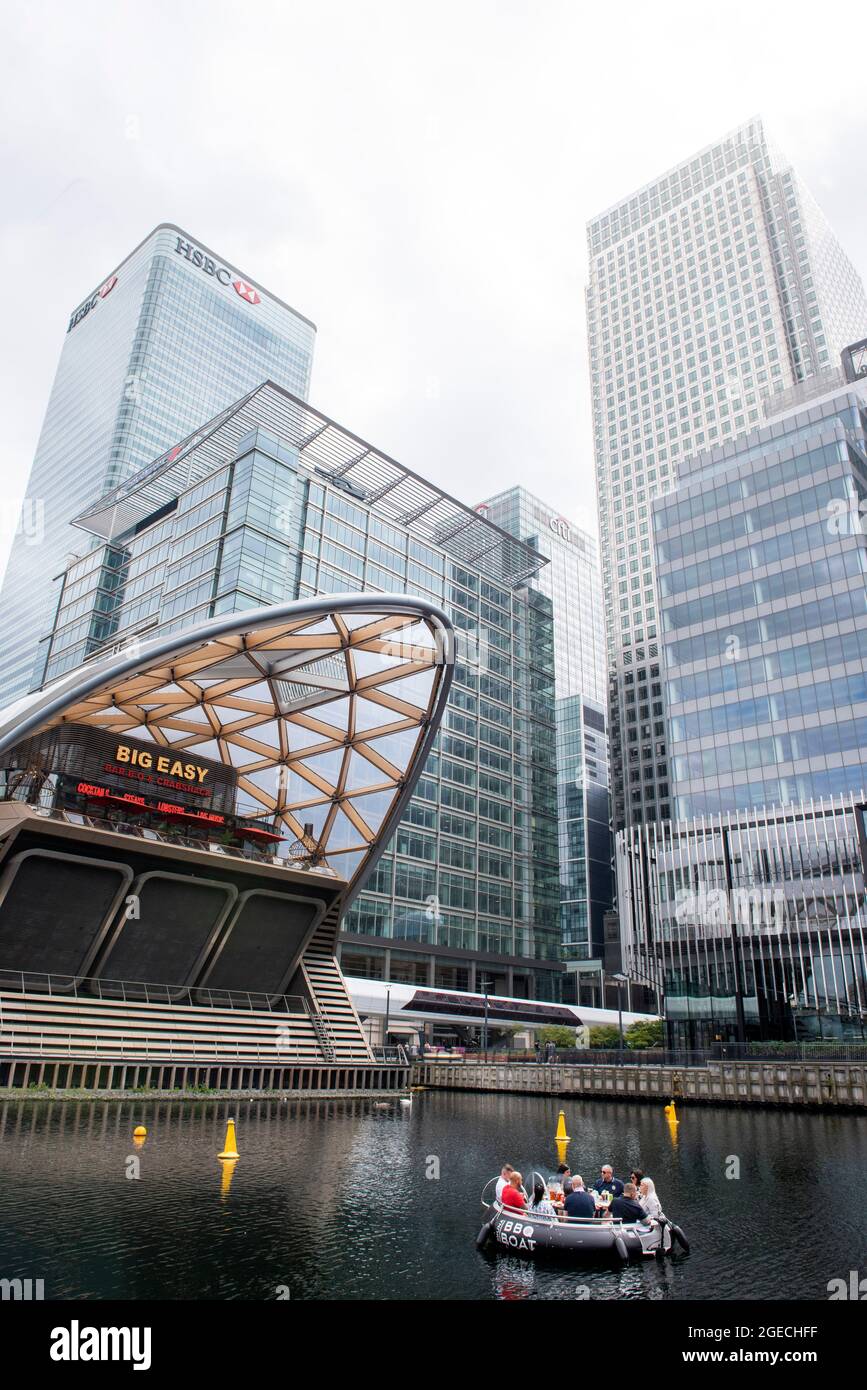 Skuna bbq boat hires stock photography and images Alamy