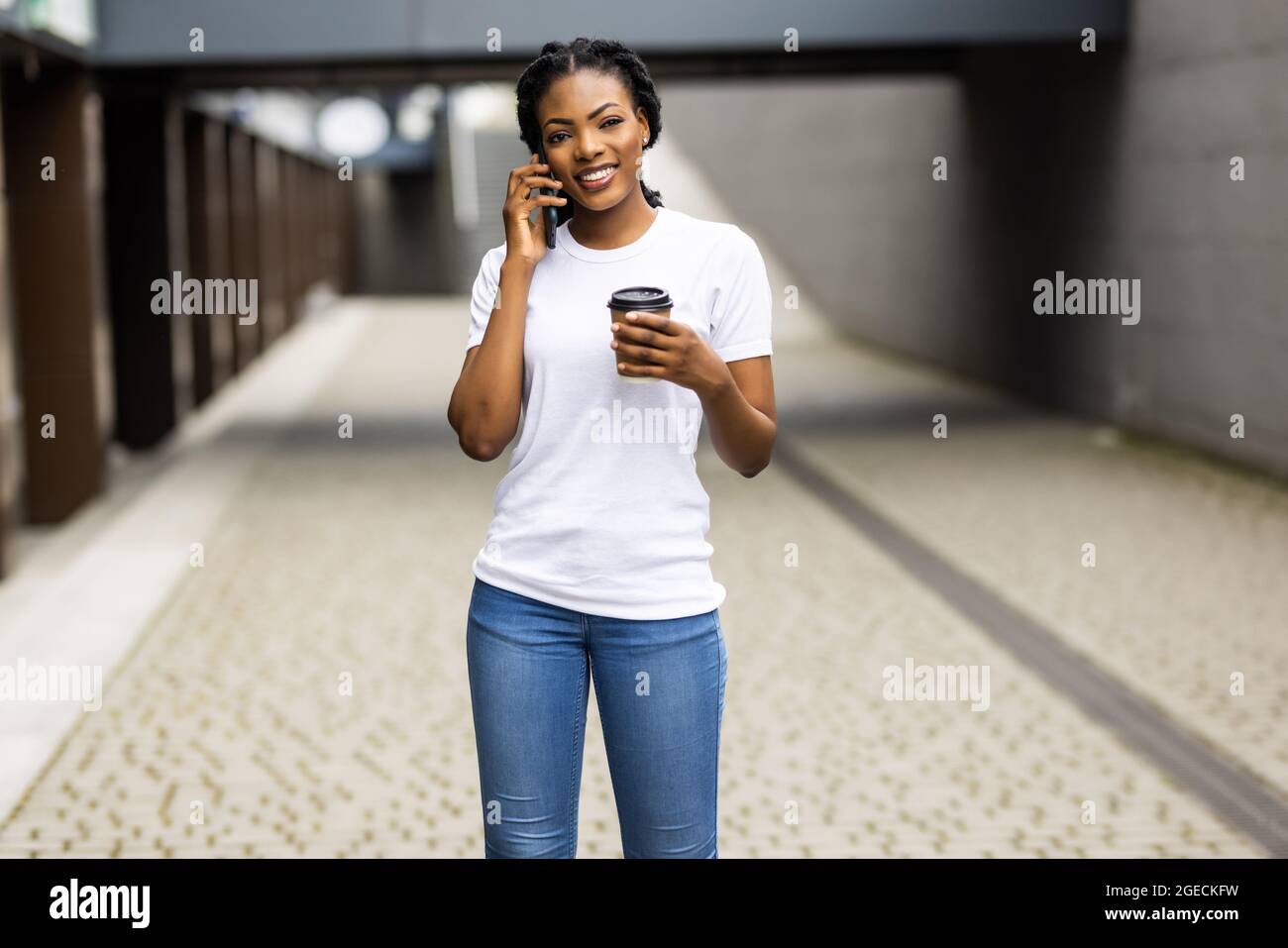 Profile of black woman talking hi-res stock photography and images - Alamy