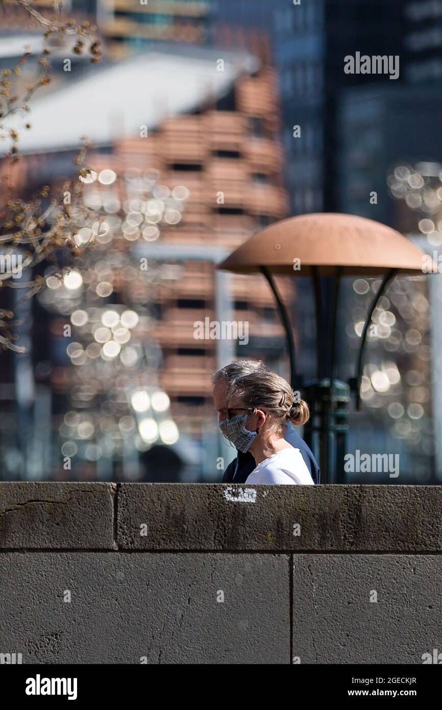 Melbourne, Australia, 2 September, 2020. Melbournians are seen enjoying their one hour a day of exercise along Southbank as hope of Stage 4 restrictions easing fades during COVID-19 in Melbourne, Australia. Premier Daniel Andrews Labor Government was given a six month extension to their State of Emergency Powers. Under these powers, the government need not justify their response to the pandemic or have to face any scrutiny. It risks the continuation of major events in Victoria and will plunge the state into the deepest recession not seen in 100 years. The government continues to push the mean Stock Photo