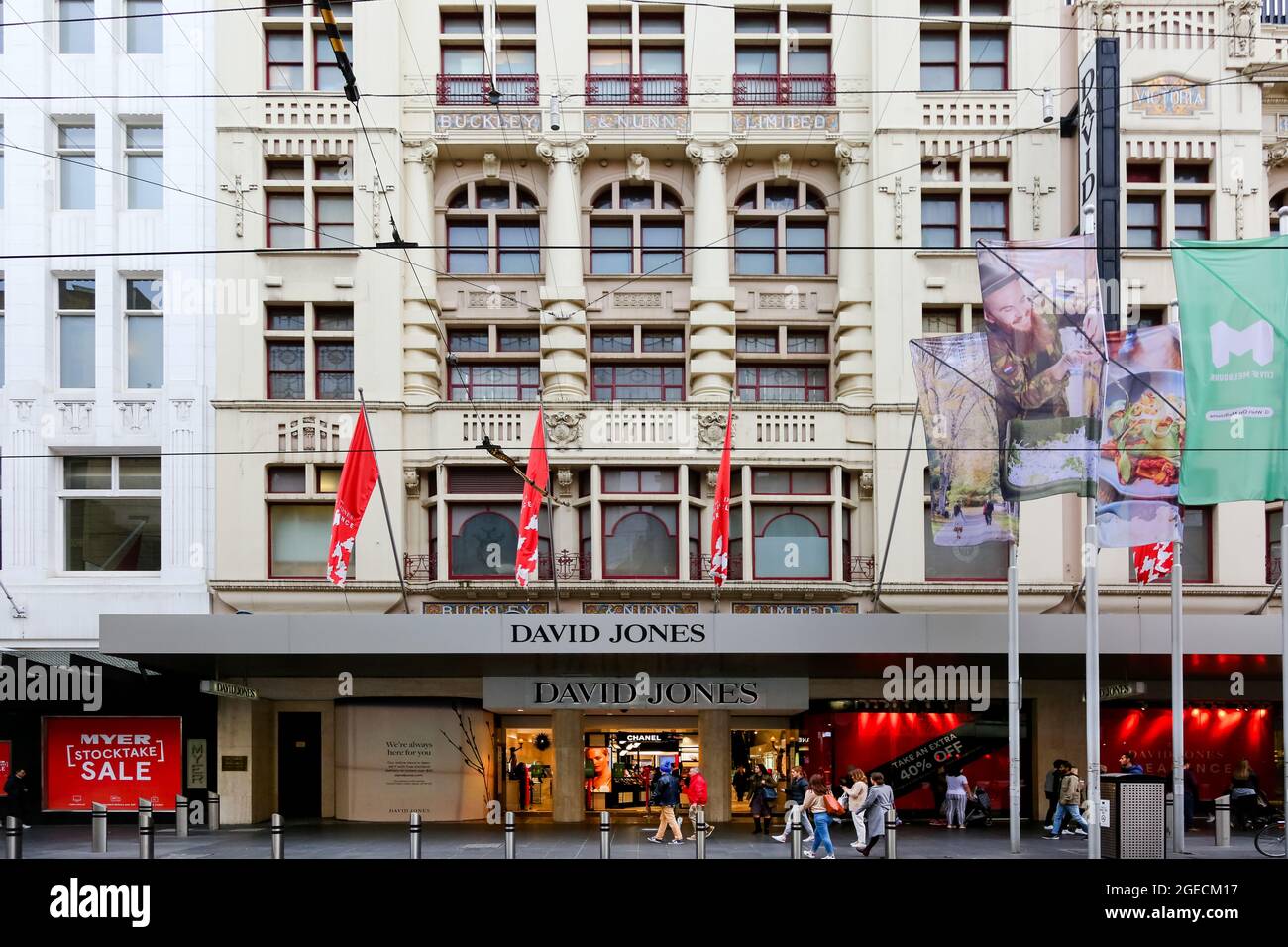 Melbourne, Australia, 21 June, 2020. MELBOURNE, AUSTRALIA - June 21: A view of the main entrance of David Jones Department Store in Bourke Street as restrictions are being tightened in Victoria during COVID 19 on 21 June, 2020 in Melbourne, Australia. One of Australia's largest insurers will no longer provide cover for suppliers of struggling retailers Myer and David Jones after deeming the traditional department store sector too risky to insure. In a letter from QBE Insurance to Suppliers, the $13.5 billion insurer said it would no longer provide trade credit insurance for Myer or David Jones Stock Photo