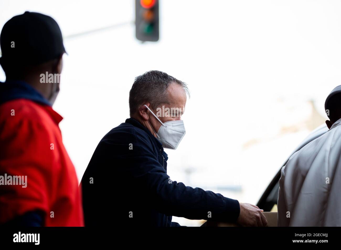 Helping load hires stock photography and images Alamy