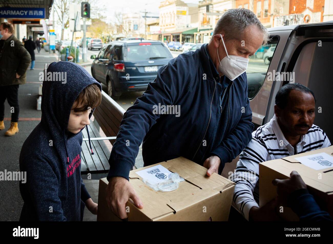 Melbourne, Australia, 10 July, 2020. Bill Shorten (centre) helps locals