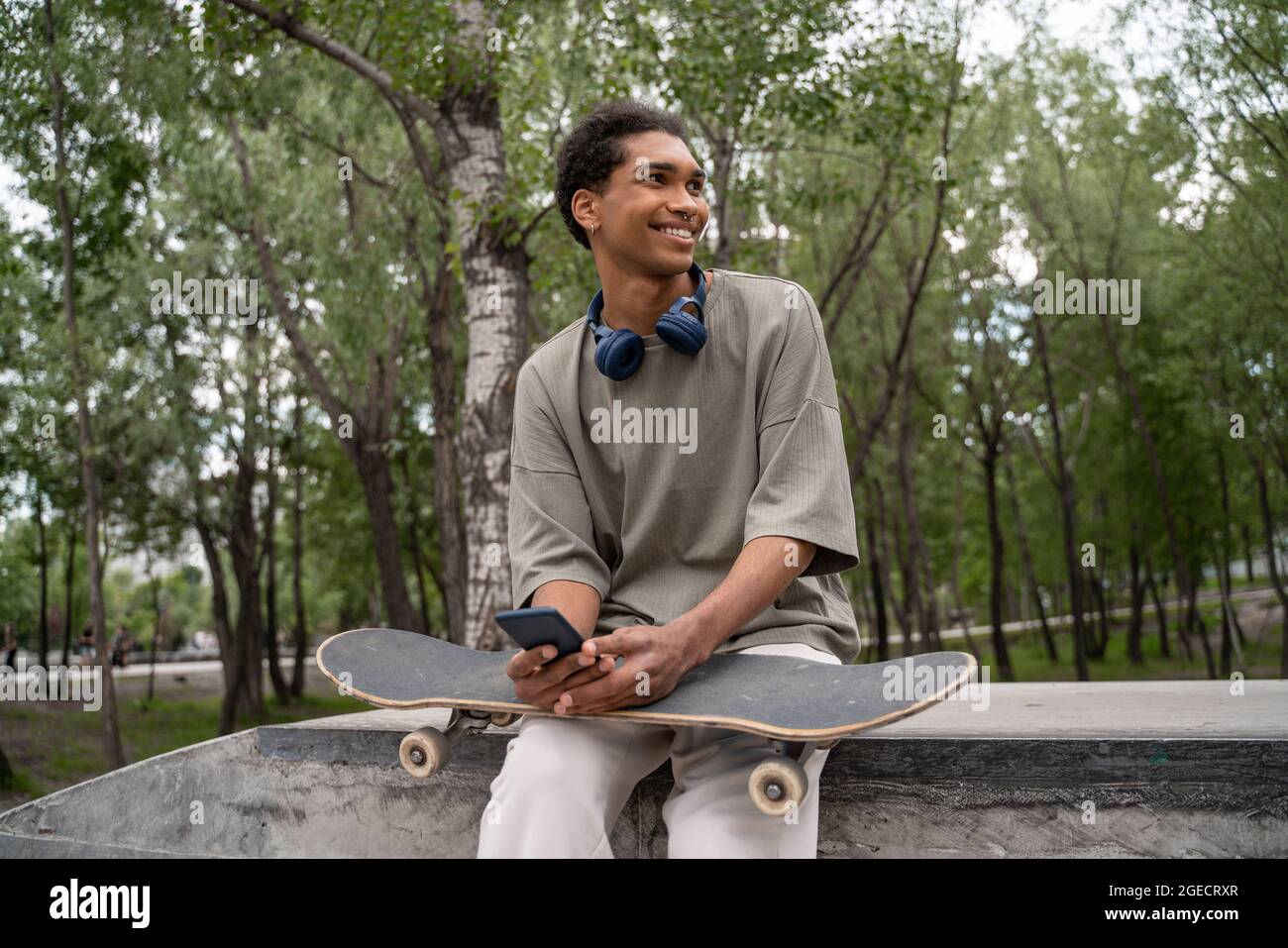 Sitting skateboard headphones hi-res stock photography and images - Page 3  - Alamy