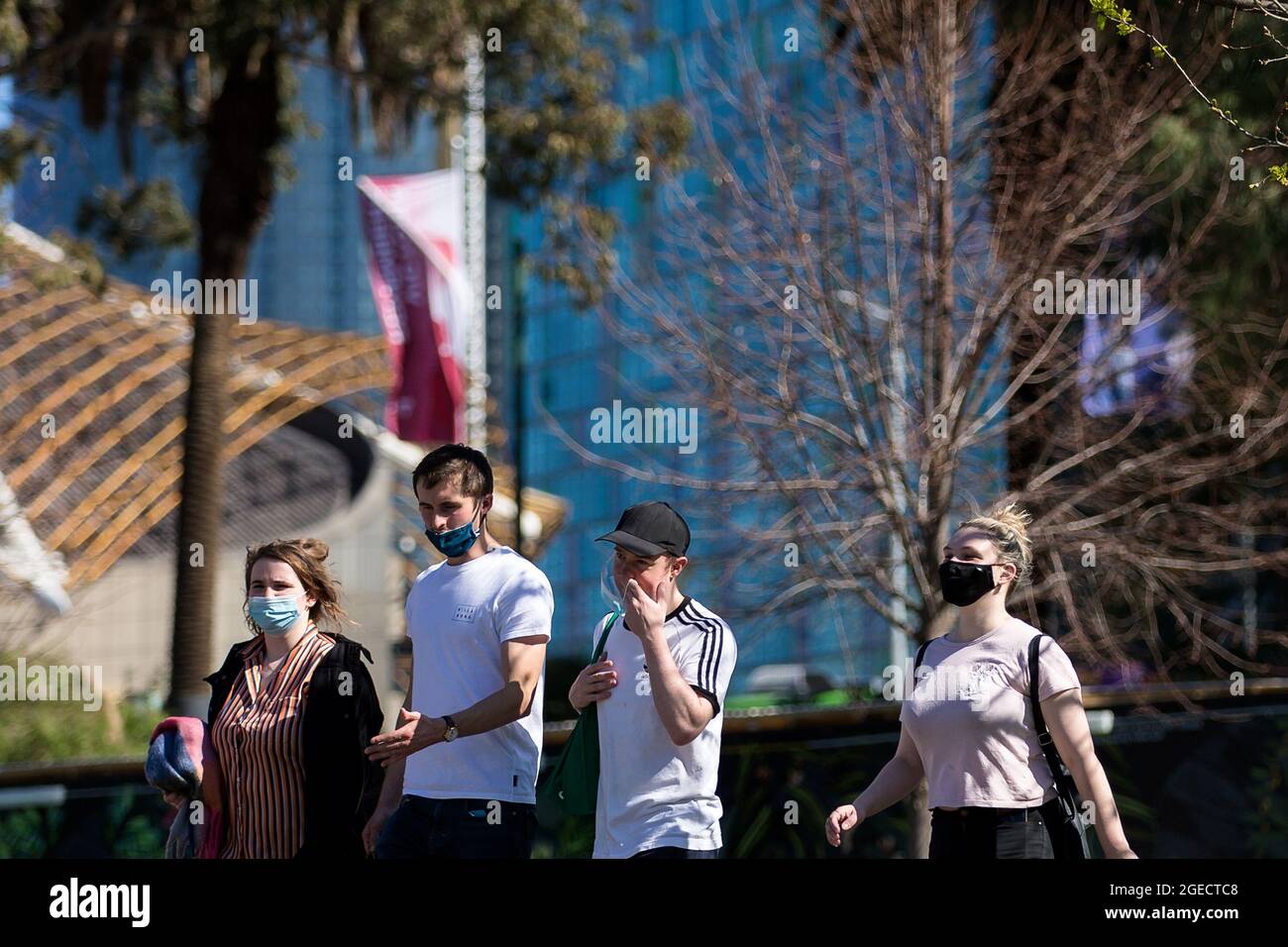 Melbourne, Australia, 29 August, 2020. A group of people are seen wearing masks but not physically distancing. Spring has arrived as Melbournians declare 'crisis' over as they venture out of their homes in huge numbers to enjoy the sun despite Premier Daniel Andrews pleading them to stay indoors during COVID-19 in Melbourne, Australia. Premier Daniel Andrews is said to have struck a deal with the cross benchers allowing his controversial plans for extending the State of Emergency for a further 12 months. This comes as new COVID-19 infections dropped below 100 for the first time since the secon Stock Photo