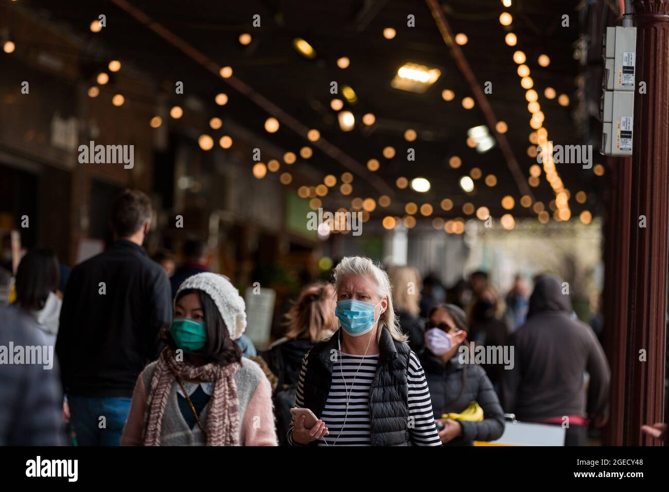 Melbourne, Australia, 25 October, 2020. A woman is seen walking through the South Melbourne Market as locals pack the venue like sardines during COVID-19 in Melbourne, Australia. Melbourne held hostage to a Premier unwilling to open up. After promising businesses and Melbournians that 'significant' announcements over easing restrictions would be made today, Premier Daniel Andrews once again backtracked on his commitments and has delayed Melbourne's reopening. This comes as the Northern Metro cluster continues to grow. (Photo by Dave Hewison/Speed Media) Credit: Dave Hewison/Speed Media/Alamy L Stock Photo