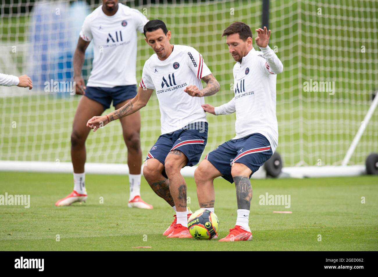 Paris SaintGermain's Argentinian forwards Lionel Messi and Angel di