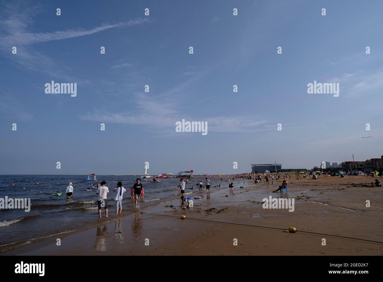 Outdoor beach lifestyle hi-res stock photography and images - Alamy