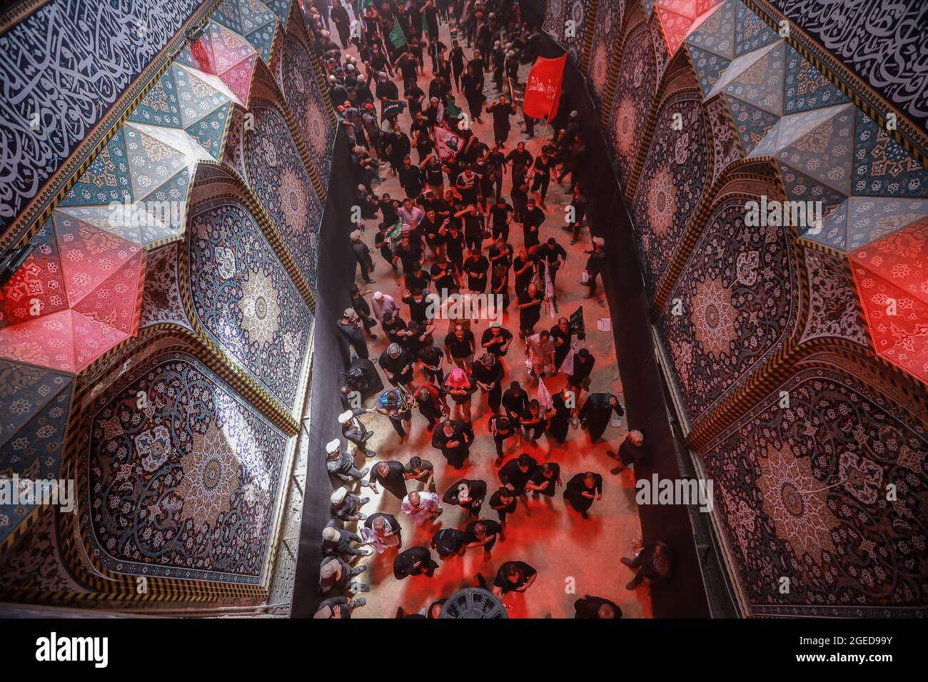 19 August 2021, Iraq, Karbala: People take part in the mourning procession, the Million Run of Tuwairej, one of the well-known Hussainiya rituals practised by the Shiites at the Imam Abbas shrine in Iraq's holy city of Karbala on Ashura Day on the 10th of Muharram, the first month of the Islamic calendar. Muharram is considered a month of mourning and remembrance for Shiite Muslims around the world, in which they commemorate the martyrdom of the grandson of the Islamic prophet Mohammad, Husayn ibn Ali, who was killed in the 7th century Battle of Karbala. Photo: Ameer Al Mohammedaw/dpa Stock Photo
