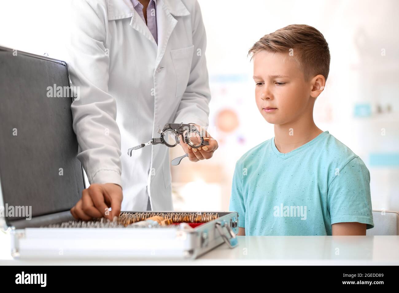 Eye Testing Boy Little boy undergoing eye test in clinic Stock Photo - Alamy